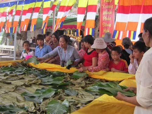 Bánh Chưng Lớn Nhất Việt Nam Dâng Cúng Các Vua Hùng - 4