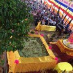 Biển Người Chen Chân Dâng Hương Ngày Giỗ Tổ