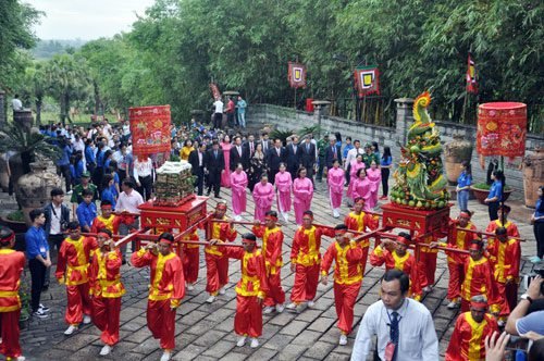 Hàng Nghìn Người Đội Nắng Dự Lễ Giỗ Tổ Trên Đất Sài Gòn - 4