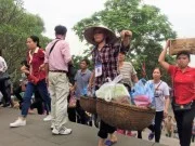 Biển Người Hành Hương Về Đất Tổ Trong Đêm