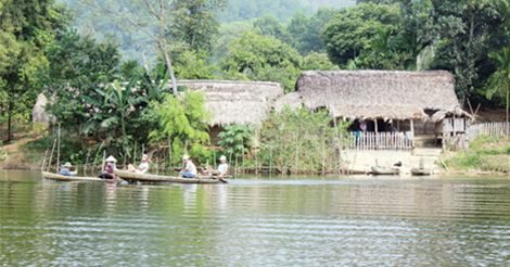 Một Ngày Trên Đầm Vân Hội
