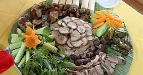 Độc Đáo Ẩm Thực Cỗ Lá Của Người Mường Yên Lương