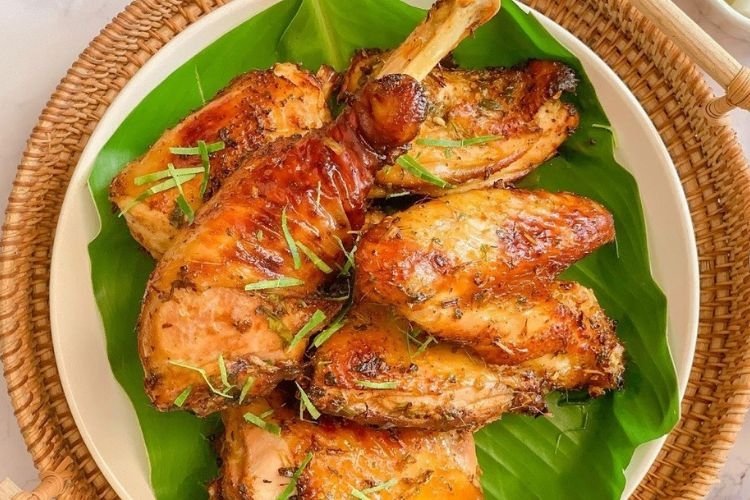 Gà Đồi Thanh Thủy Nướng Lá Chanh Tại Nhà Hàng Resort