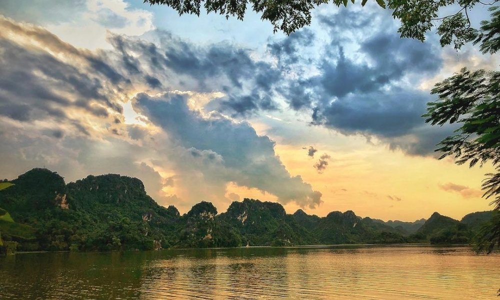 Hồ Quan Sơn - Điểm Đến Gần Hà Nội Với Cảnh Quan Thơ Mộng