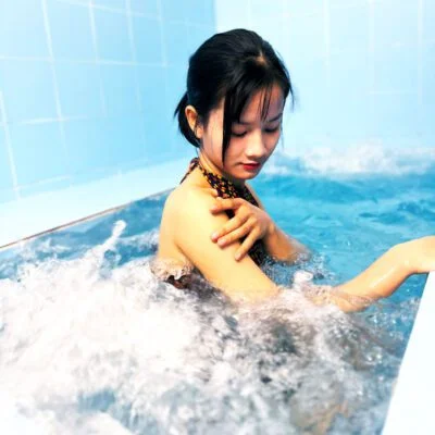 Alternative view of Tắm ngâm nước khoáng nóng sục thuốc bắc